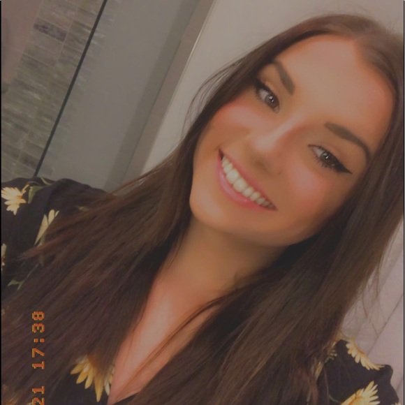 Meet your Posher, Alexandra - Picture 1 of 1